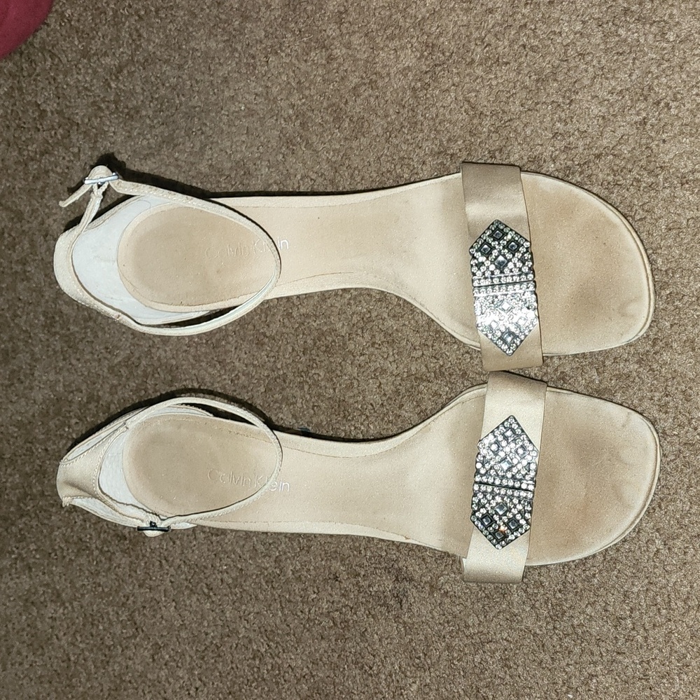 EUC Calvin Klein dress heels. Size 8 but runs a little big.8.5 could wear also.